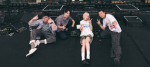 【專訪】拍謝少年 × AYUNi D：反骨之中誕生的〈Outta My Way〉登上大港